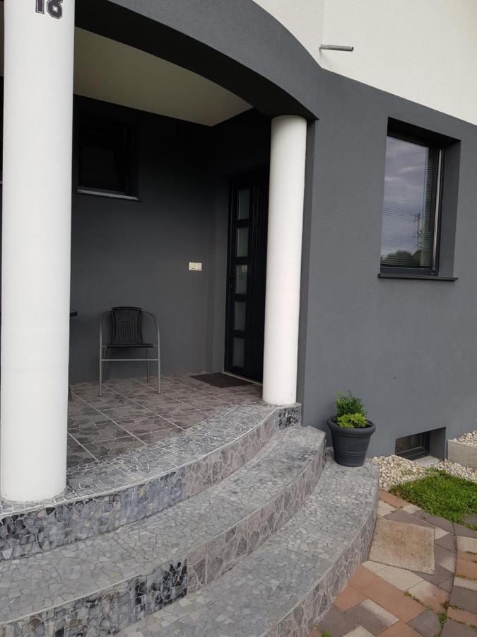 Honfoglalas Apartment Бік Екстер'єр фото