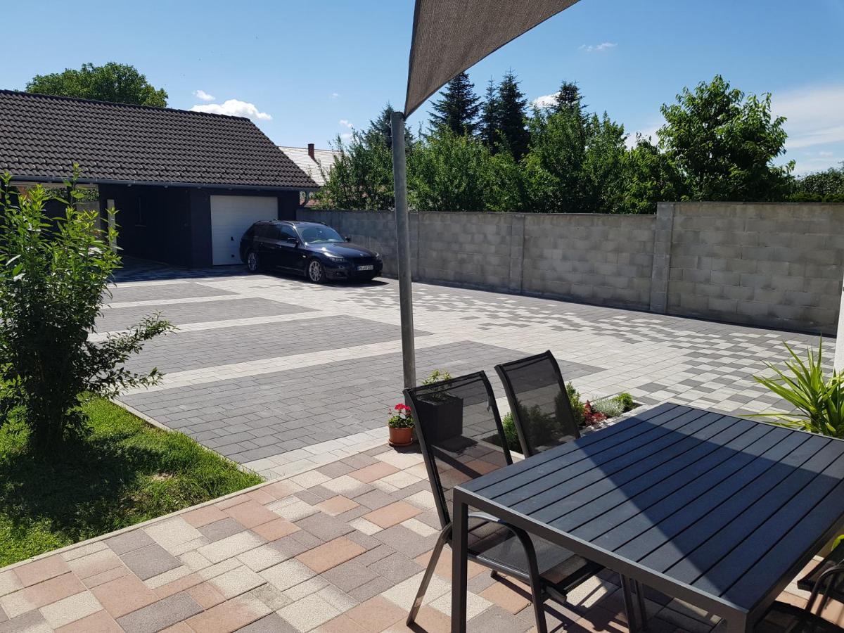 Honfoglalas Apartment Бік Екстер'єр фото