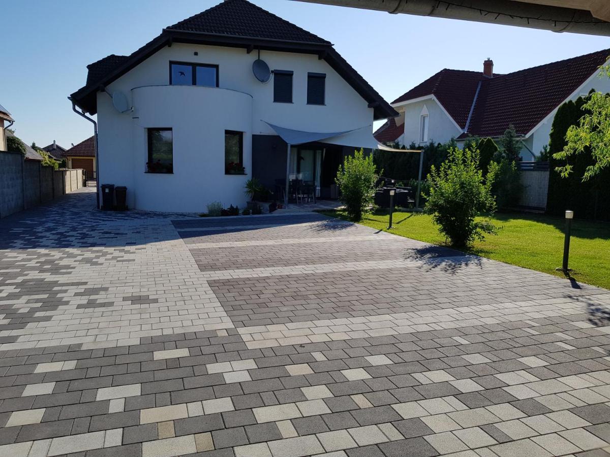 Honfoglalas Apartment Бік Екстер'єр фото