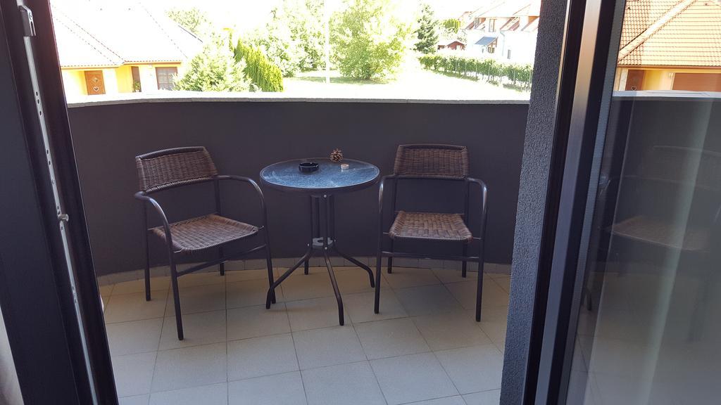 Honfoglalas Apartment Бік Екстер'єр фото